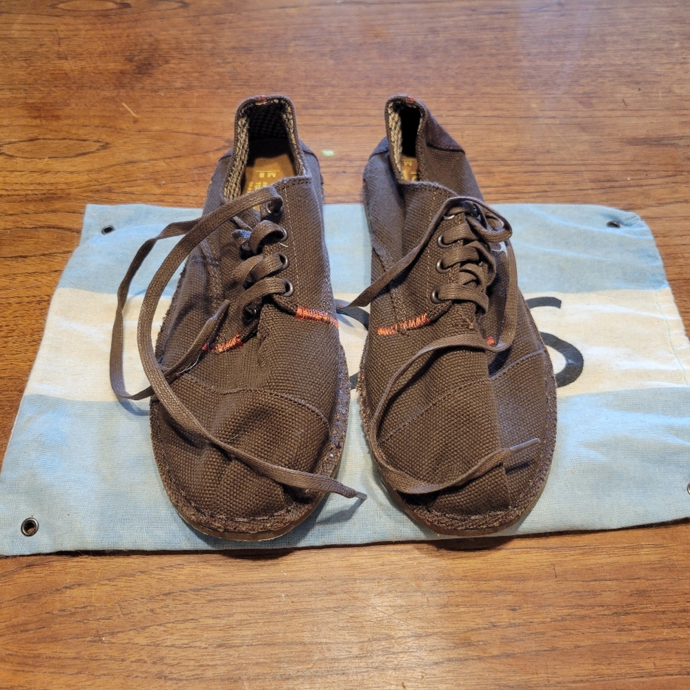 Women's Toms Brown Canvas Sneakers Classic Lace-Up Design - Picture 3 of 6